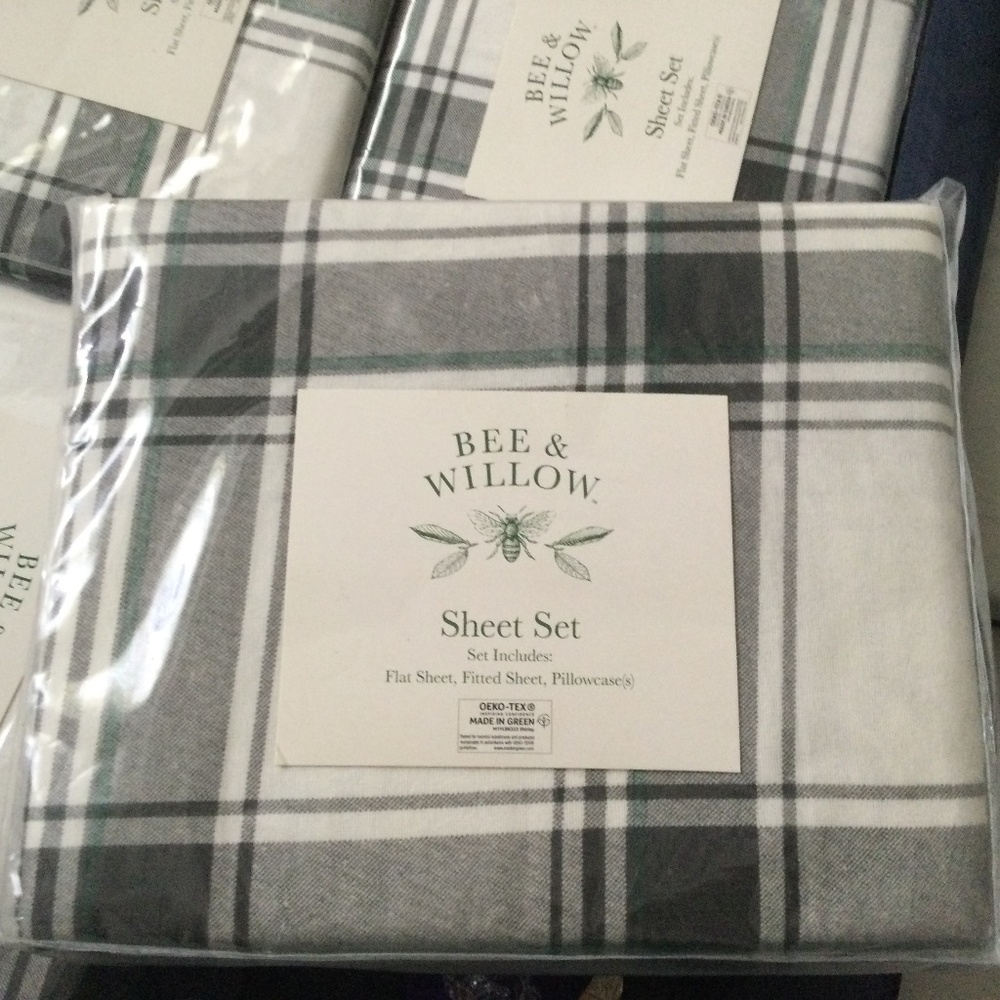 Bee and Willow Plaid sheet set (4 sets available)